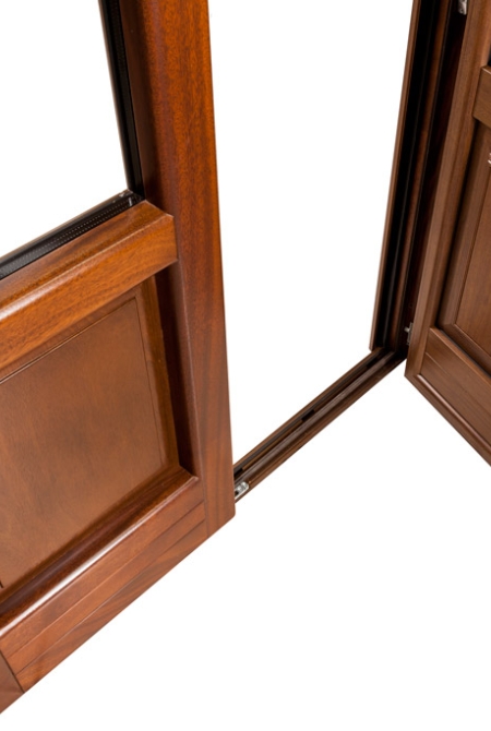 dettaglio porta finestra finitura legno con alluminio effetto legno